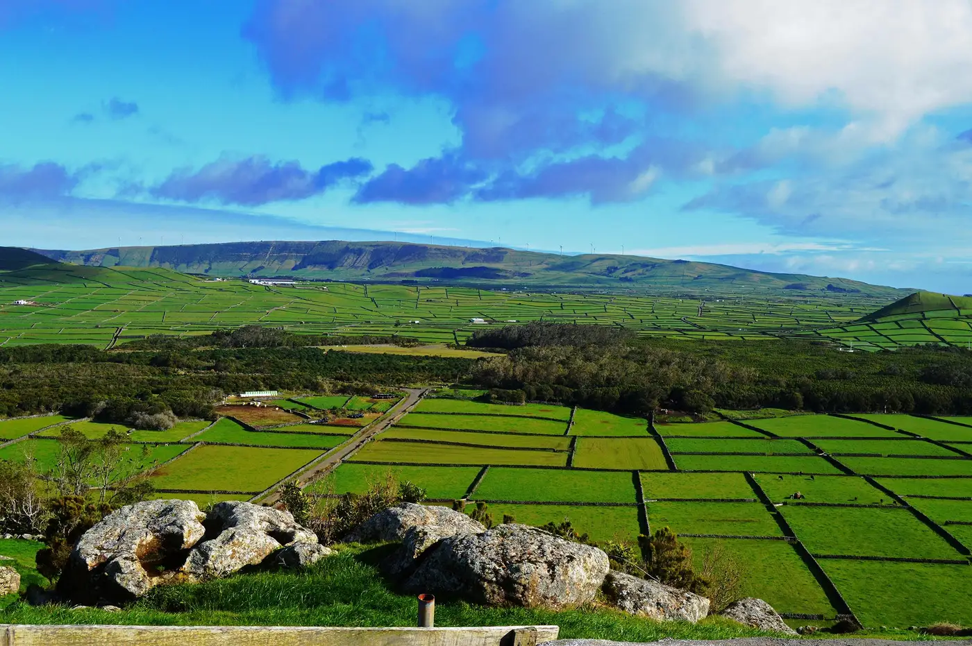 Mistérios Negros e Algar do Carvão, Terceira